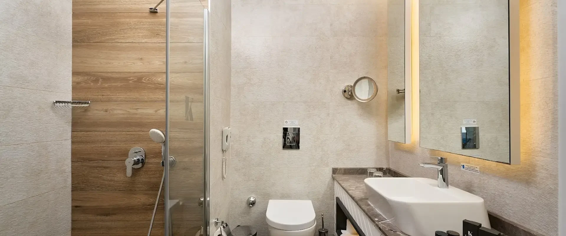 deluxe standard bathroom